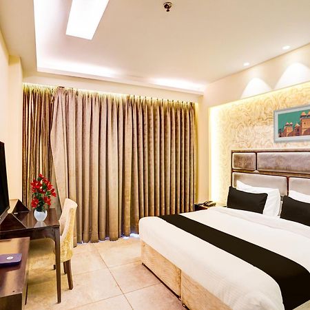 德里 Super Townhouse Pitampura West Enclave酒店 外观 照片