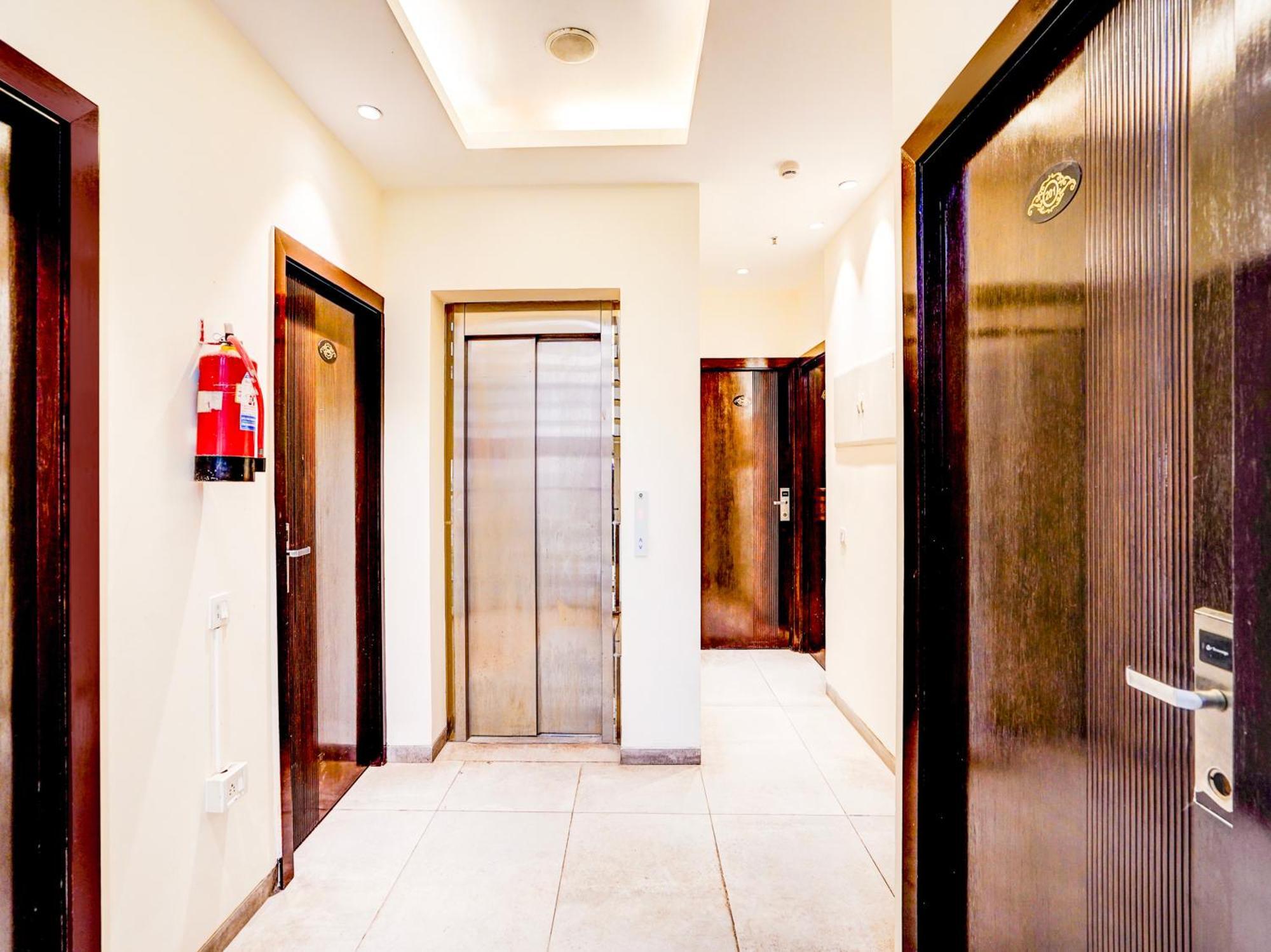 德里 Super Townhouse Pitampura West Enclave酒店 外观 照片