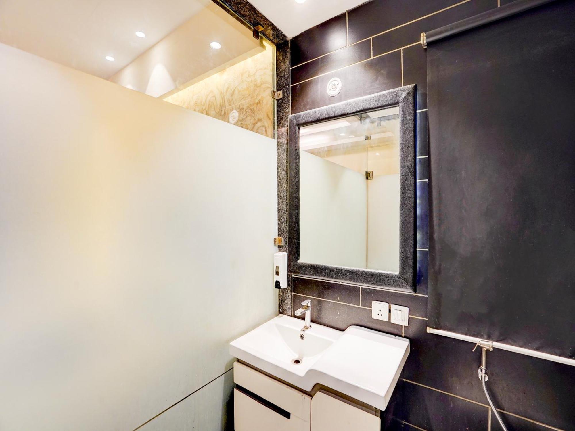 德里 Super Townhouse Pitampura West Enclave酒店 外观 照片