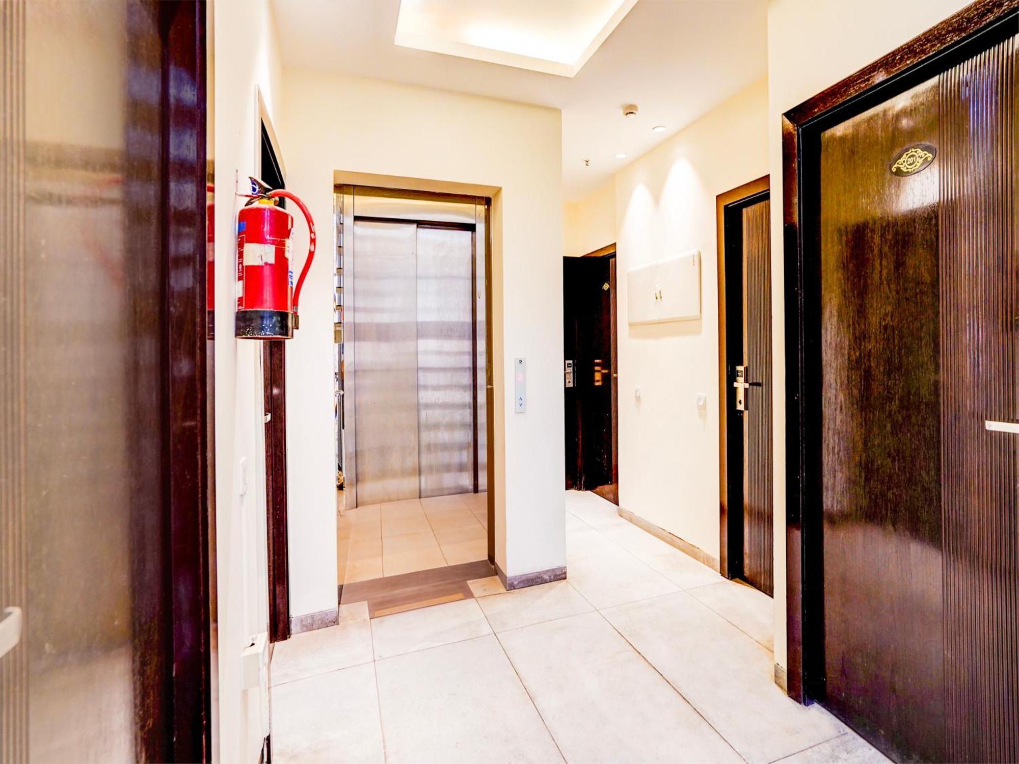 德里 Super Townhouse Pitampura West Enclave酒店 外观 照片