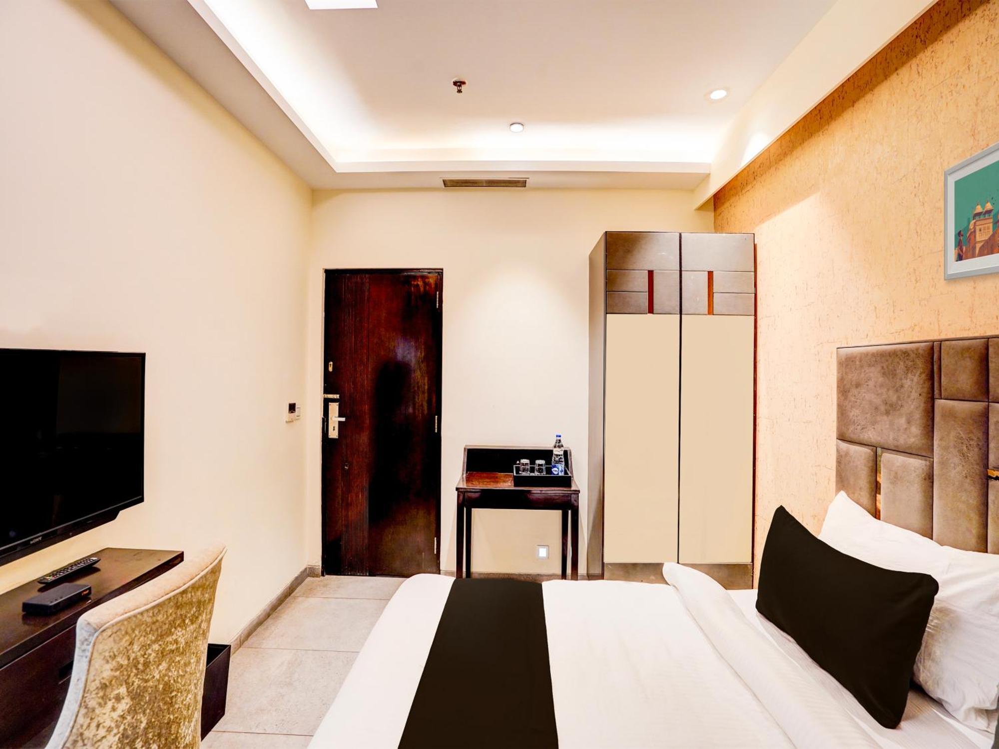 德里 Super Townhouse Pitampura West Enclave酒店 外观 照片